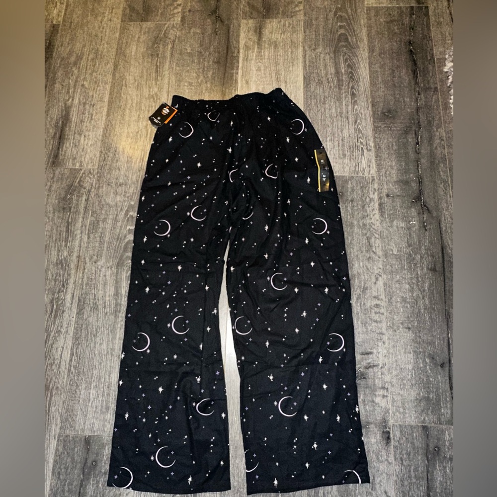 Hyde & Eek Woman’s Pajama Pants with Moon and Star Print - Picture 5 of 6